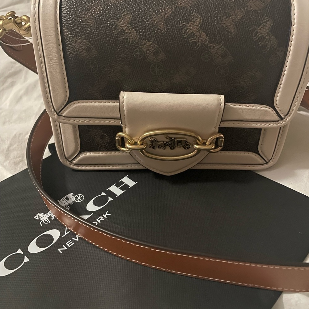 Coach hero crossbody with horse and carriage print
